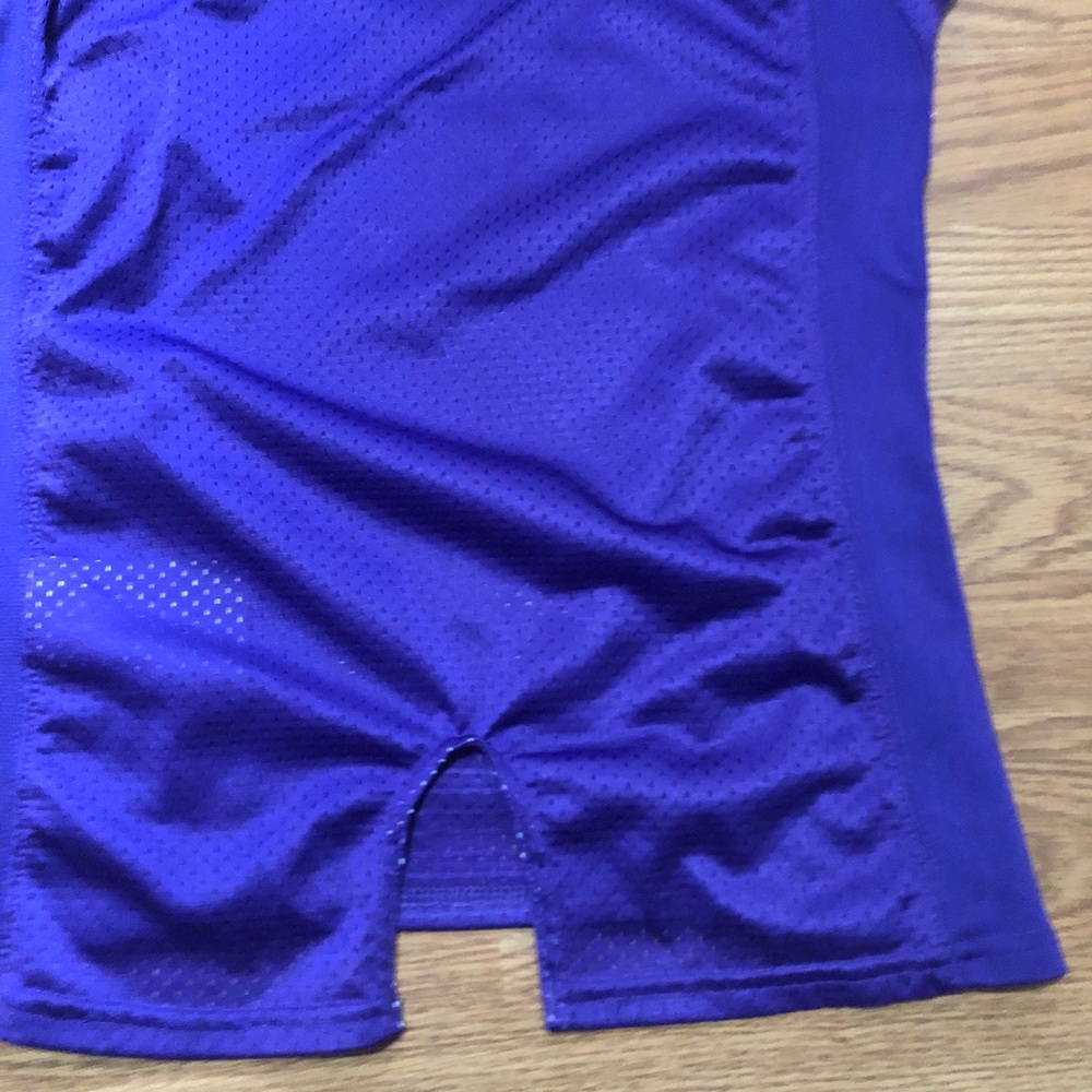 Nike women’s jersey. Size small. NWOT. - Picture 6 of 6
